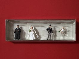 4 personnages pour train miniature