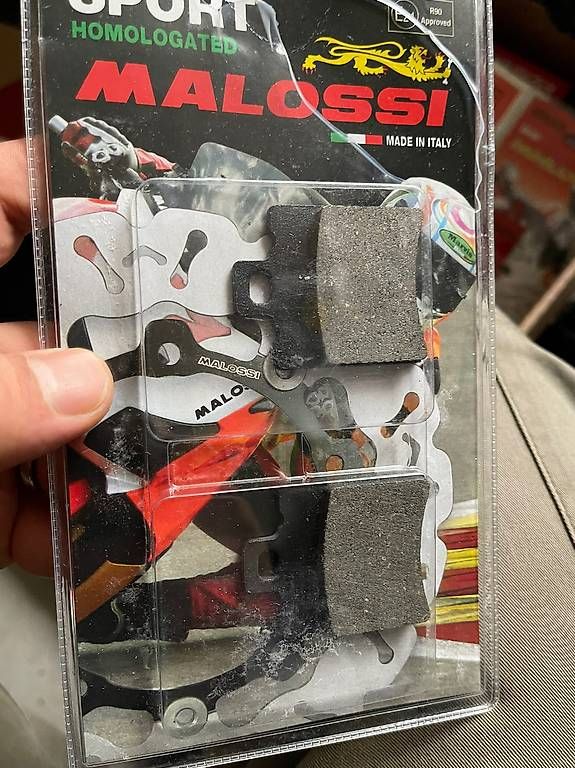 Malossi Tutti pezzi di ricambio per scooter: Pastiglie freno scooter – Nuovo e nell'imballaggio originale da Verscio venduto da dai_jyb8 1