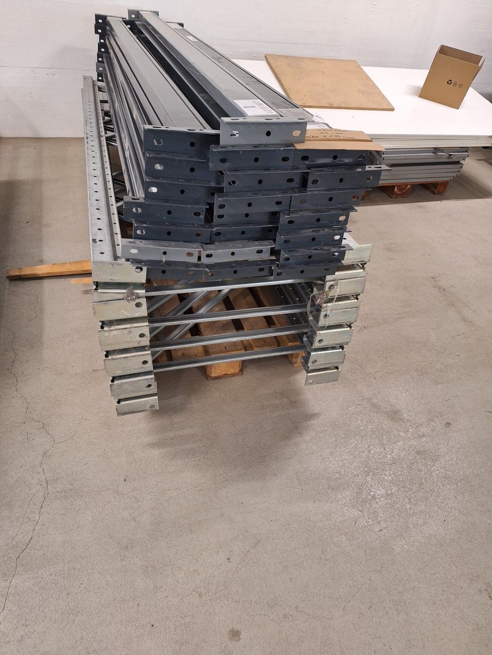 Scaffali: 8 Regale zu verkaufen m. 9 Seitenelementen & 82 Längsträgern – Usato da Kirchberg BE venduto da Hermi73