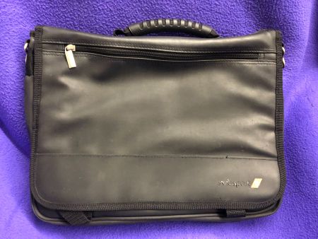 Praktische schwarze Umhängetasche von Swissport, Top!