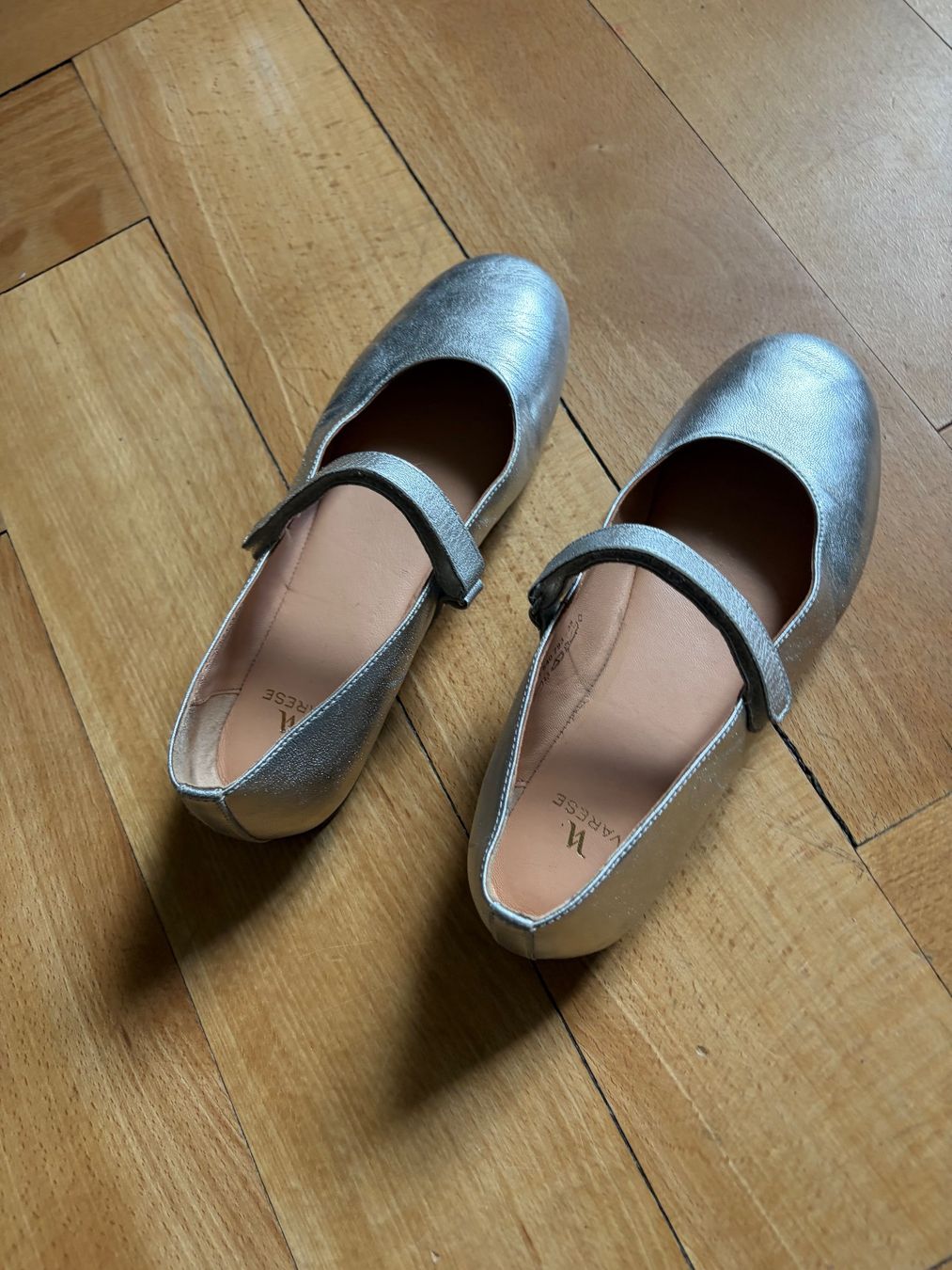 Scarpe per ragazze: Silberne Mädchen Schuhe Gr.35 von Varese – Usato da Luzern venduto da Doncorleone