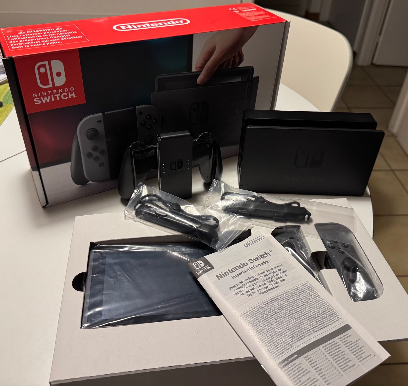 Nintendo Consoles: Nintendo Switch V1 - complete with box - as good as new – Neuf (Voir description) à Vésenaz par sycoon 1