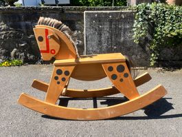 Sehr solides Holzschaukelpferd