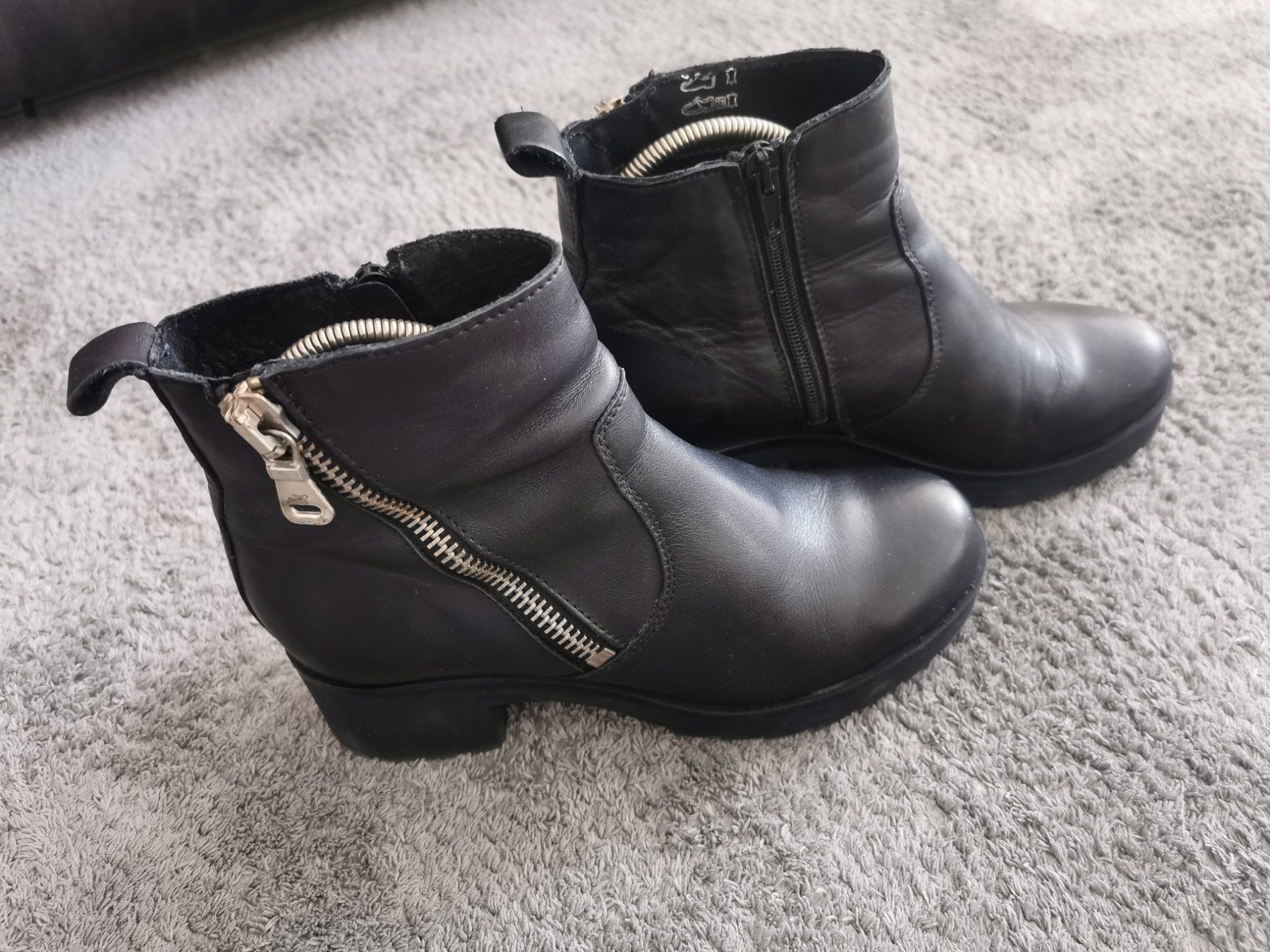 Scarpe da donna: Zign Leder Stiefeletten Boots Grösse 37 – Usato da Gunzgen venduto da 0Aurin0