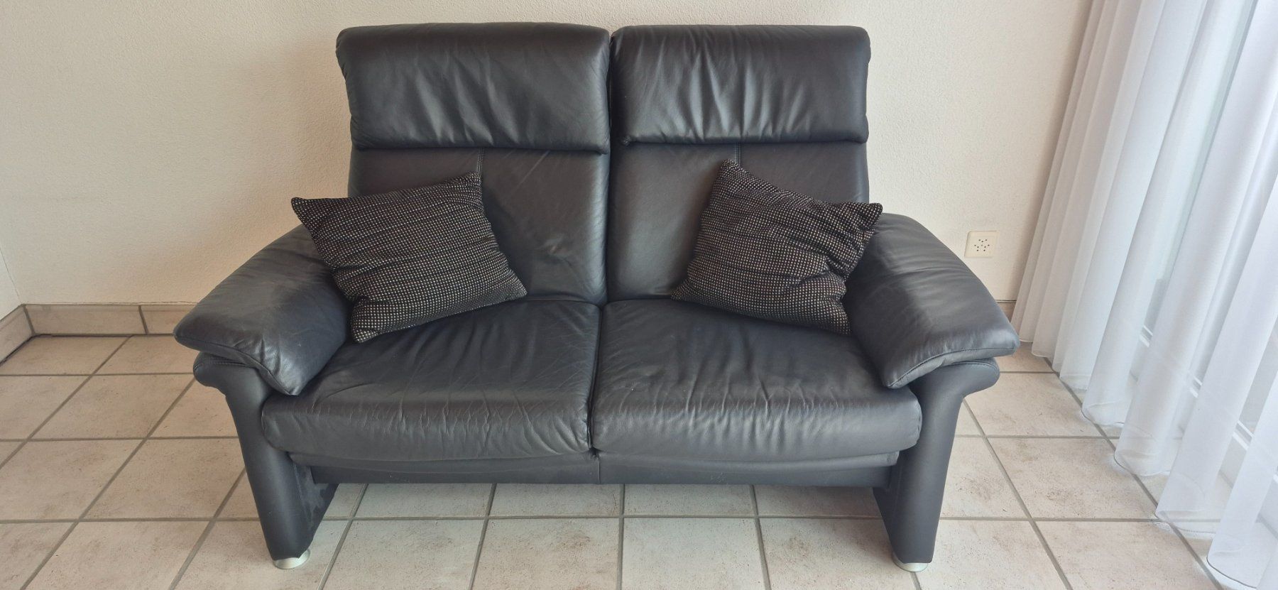 Divani: Ledersofa 2-plätzig mit Funktion – Usato da Eggersriet venduto da Fredb