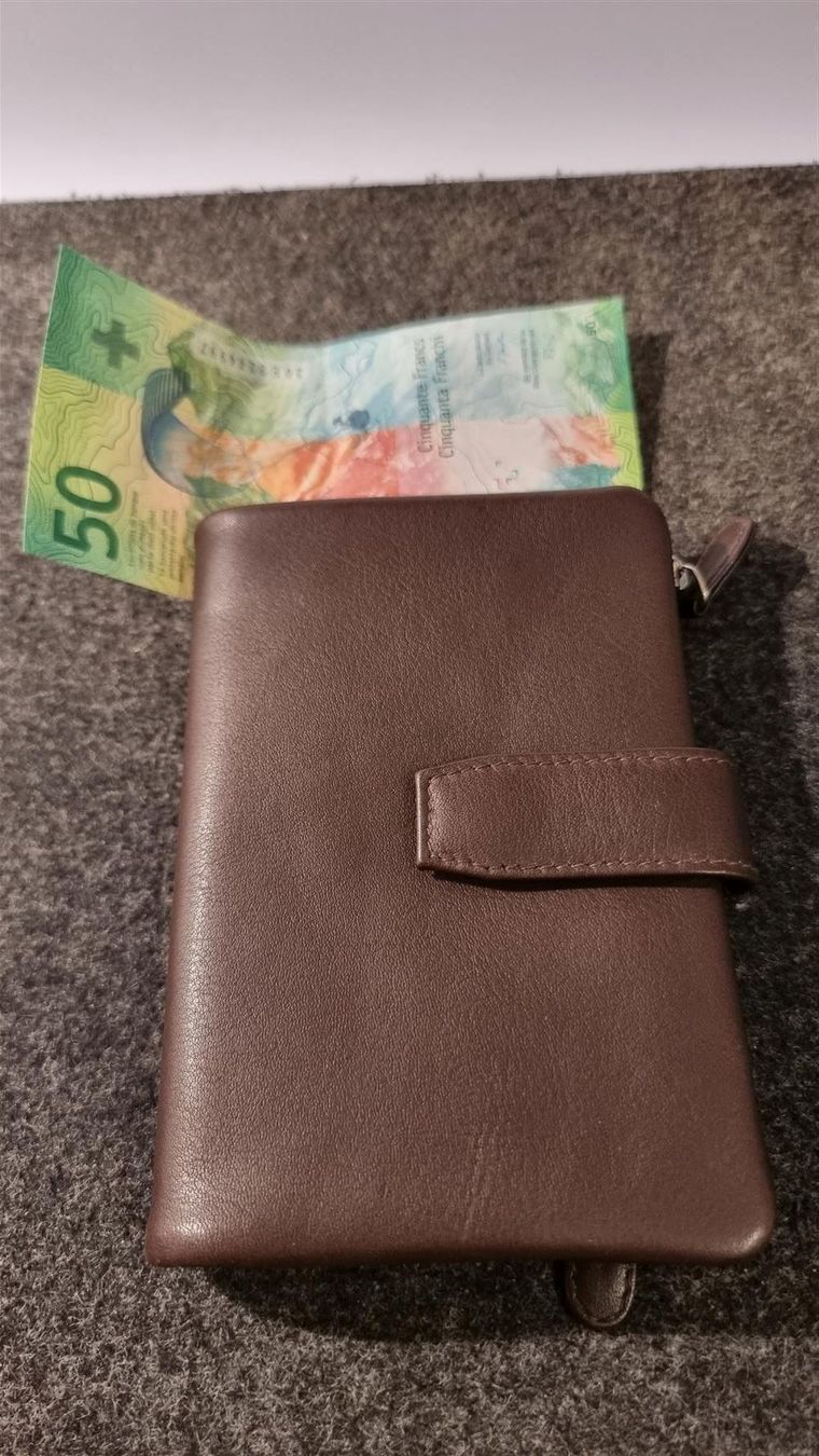 Brieftaschen: Portemonnaie Leder in braun – Neu (gemäss Beschreibung) aus Rebstein von James-Dean