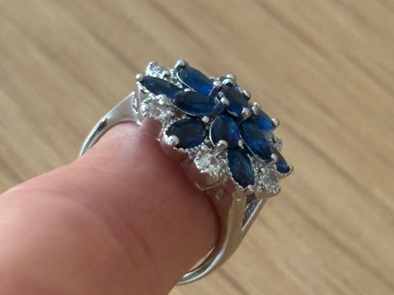 Bagues: Luxus Elegante Gr.19/9 Ring Farbe: Silber /blau – Neuf (Voir description) à Biel-Bienne par Roserosse13 5