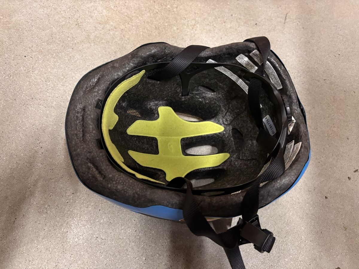 Giro Caschi: Kinderhelm blau Giro Kinder 3-4 Jahre – Usato da Zürich venduto da vendotodito 2