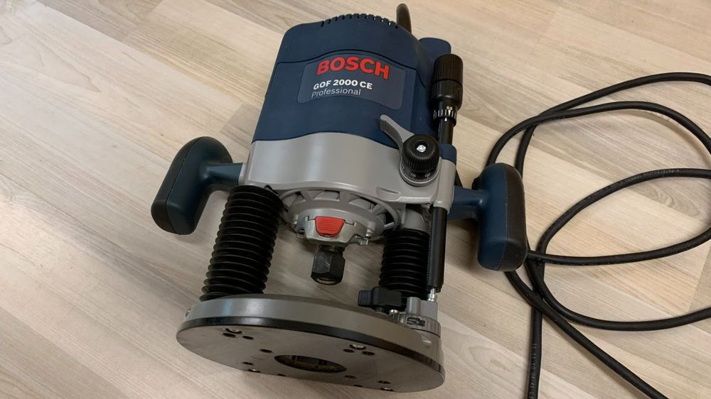 Bosch Professional Oberfräse GOF 2000 CE | Kaufen auf Ricardo