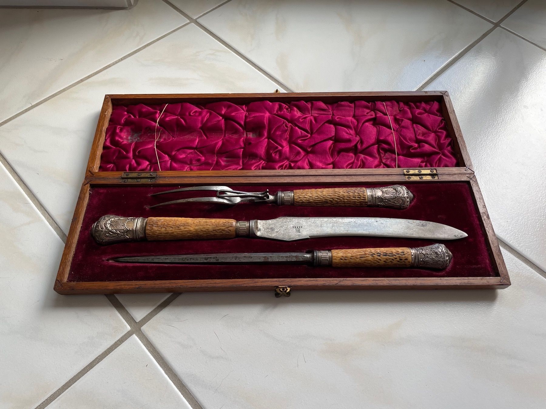 Set di posate: Altes Tranchierbesteck – Usato da Therwil venduto da Loup000 1
