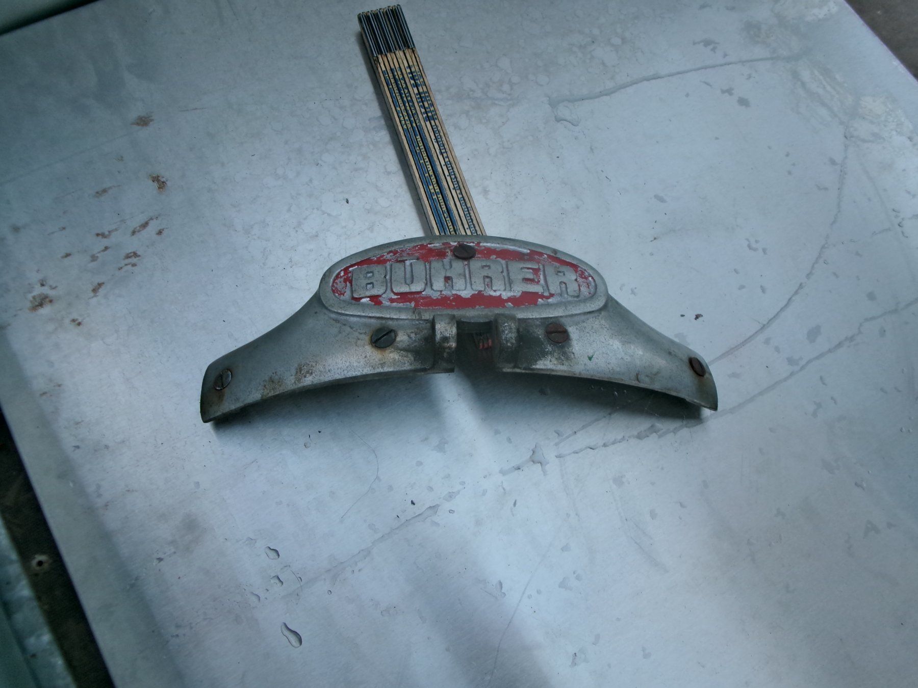 Bührer Tracteurs: Bührer   - Traktoren  -  Motorhauben -Emblem – D'occasion à Eschenbach SG par GM-29