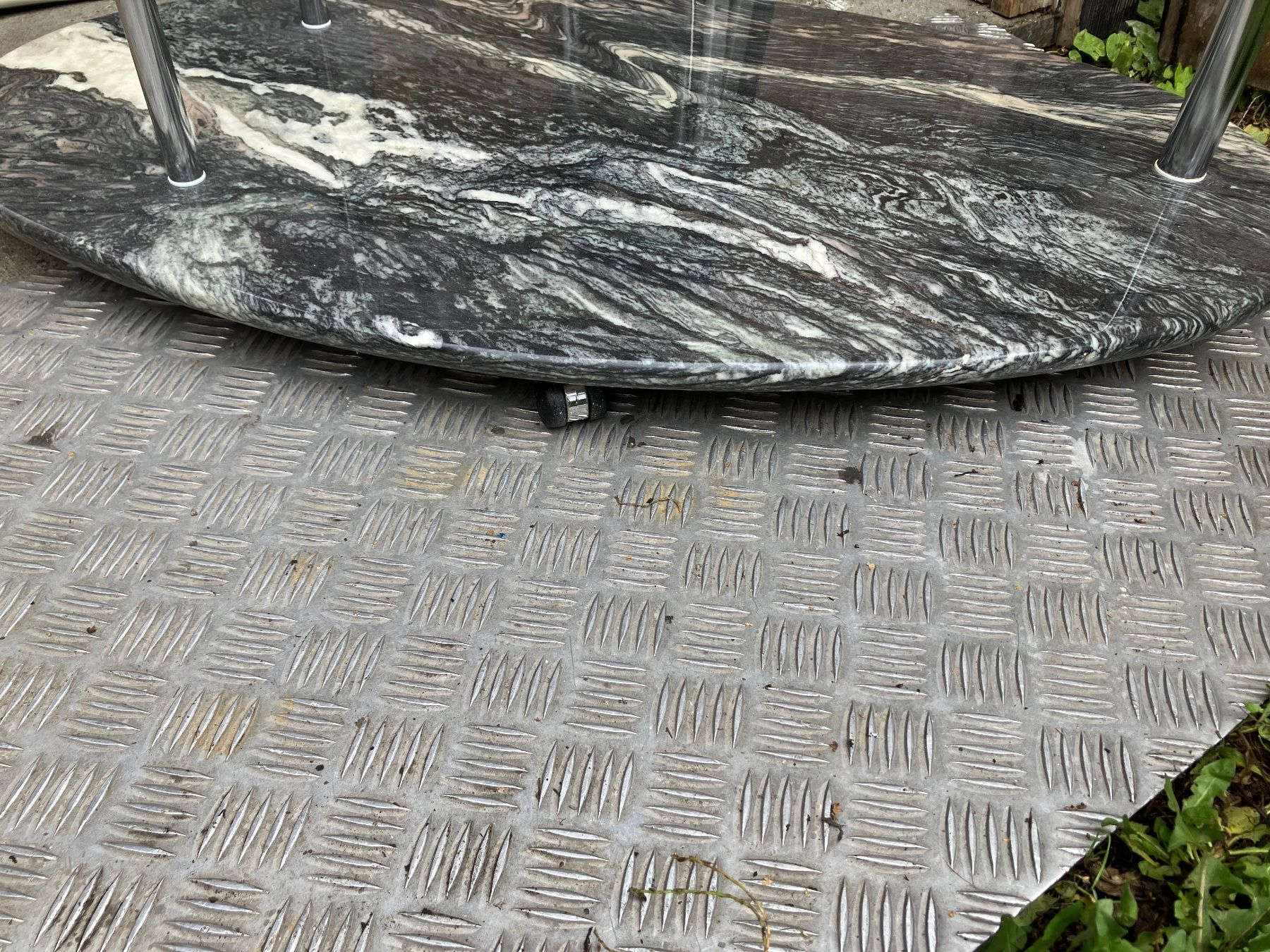 Tische: Ovaler Salontisch, Glas und Marmor – Gebraucht aus Baar von Zugi2 3