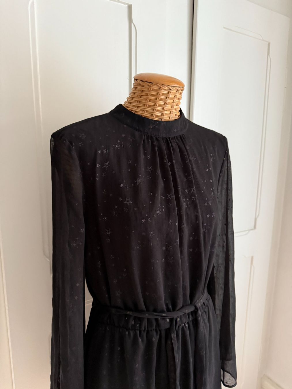 Primark Kleider: Chiffonkleid schwarz mit Sternen 38 – Gebraucht aus Zürich von Diazaio 1