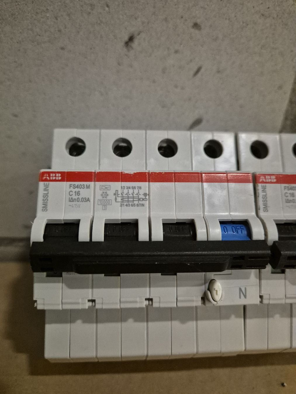 ABB Componenti elettronici: ABB Leitungsschutzschalter 2 Stück FS403M C16 0.03A – Usato da Adlikon b. Andelfingen venduto da mat_8bn8 1