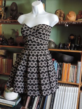 jolie robe bustier noir et blanche