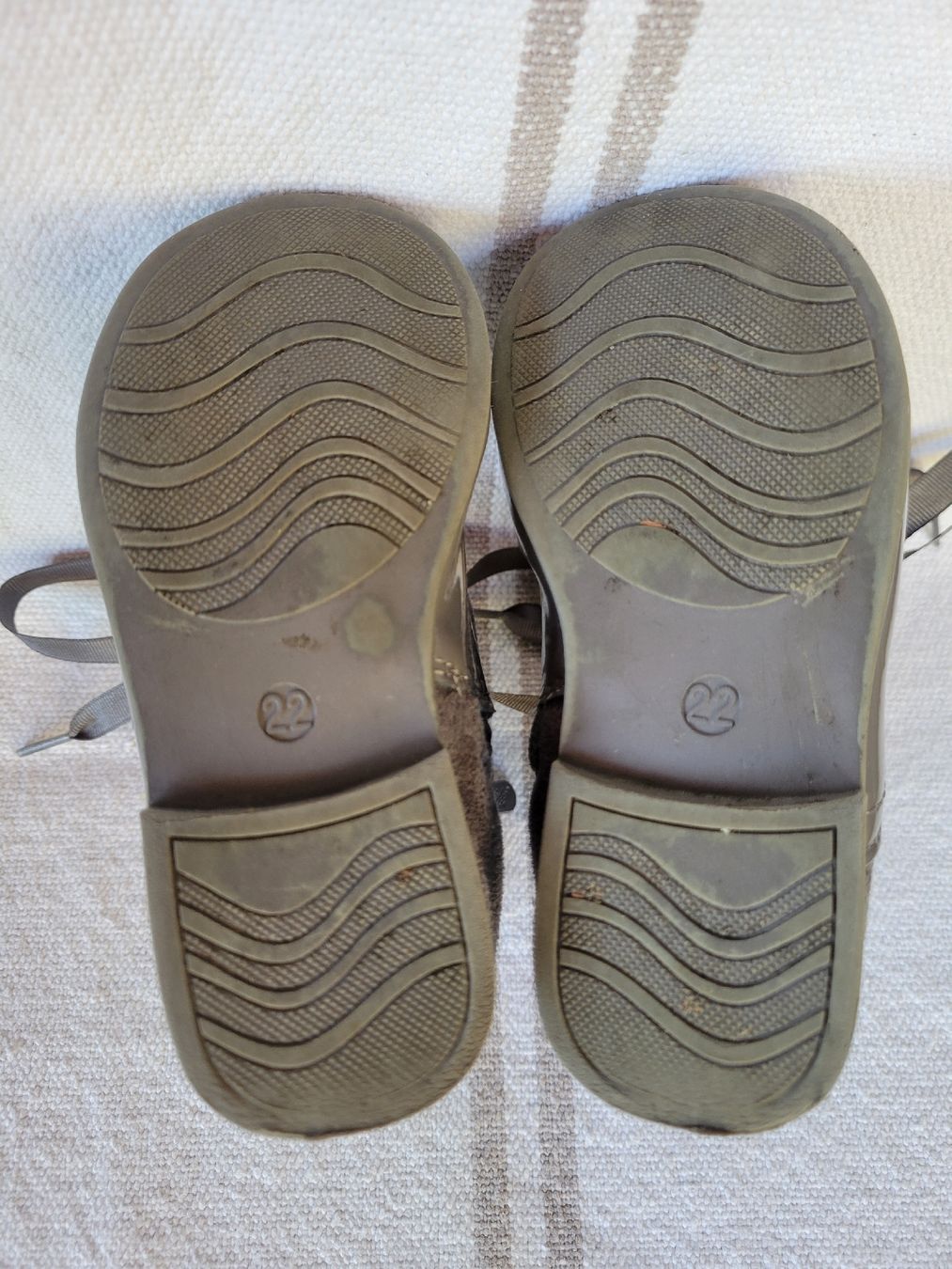 Chaussures garçon: bottines taille 22 – D'occasion à Neuchâtel par valerizette 4