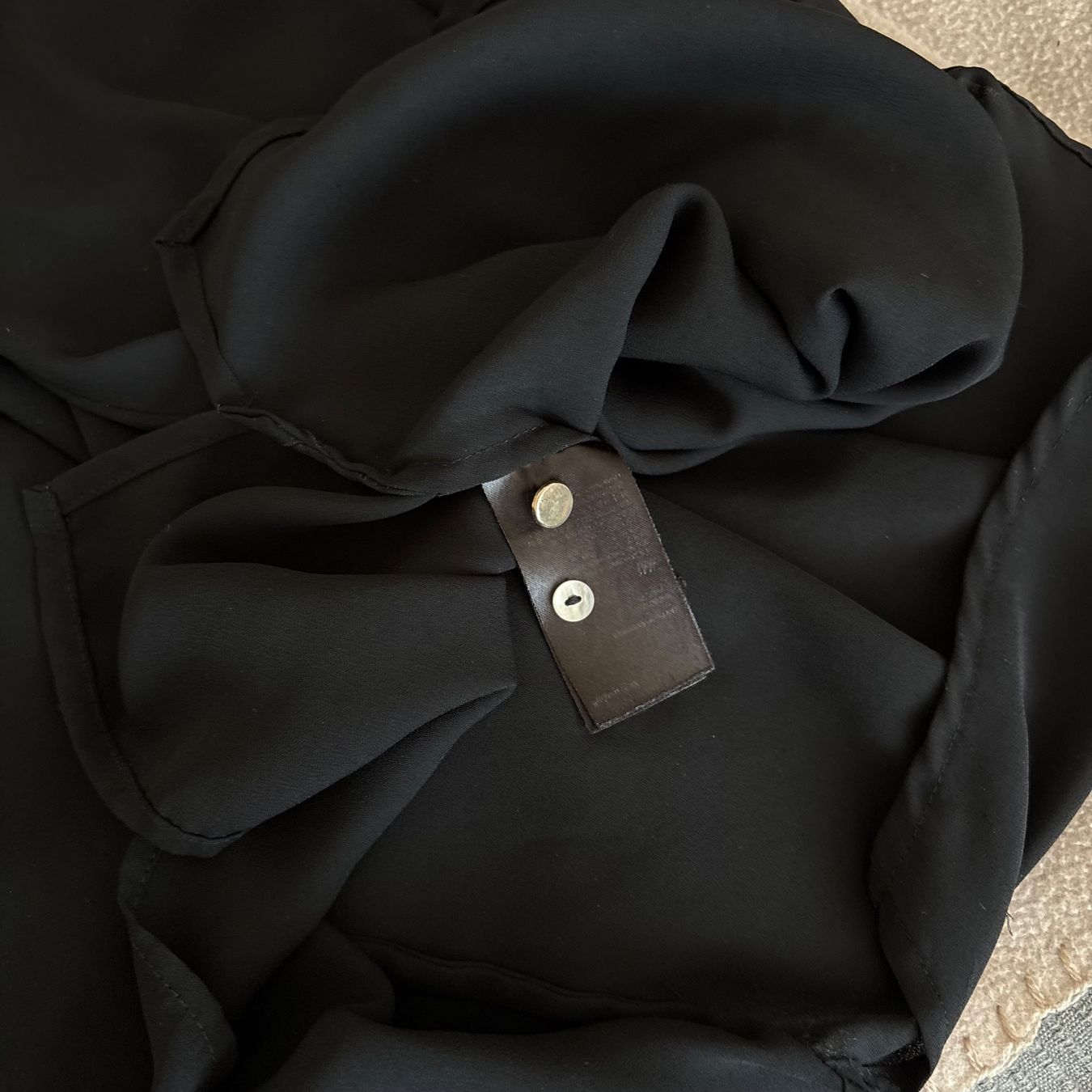 H&M Blusen: Chic black long-sleeve shirt – Gebraucht aus Montreux von m.mlkstn 6