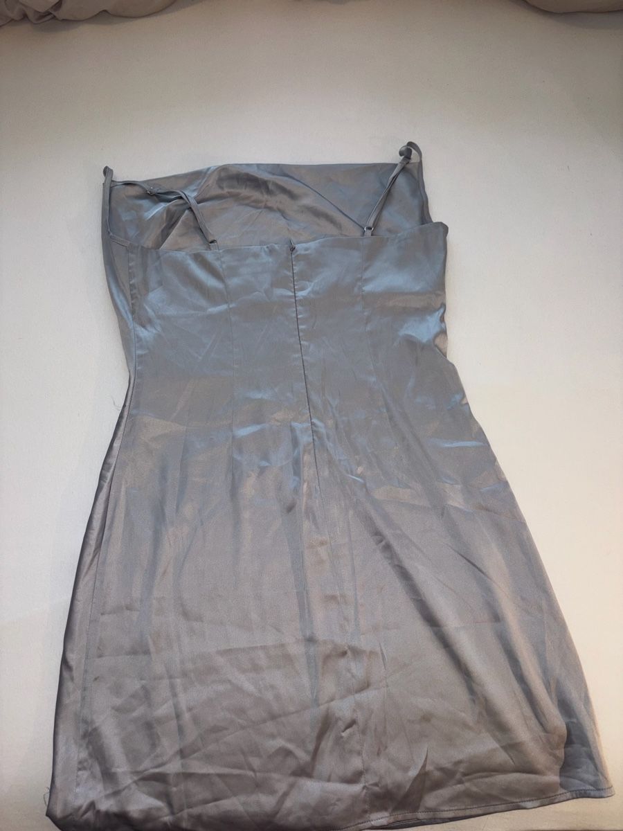 Stradivarius Vestiti: Robe courte bleu clair argentée  – Nuovo (secondo la descrizione) da Pully venduto da ari_78pk 4
