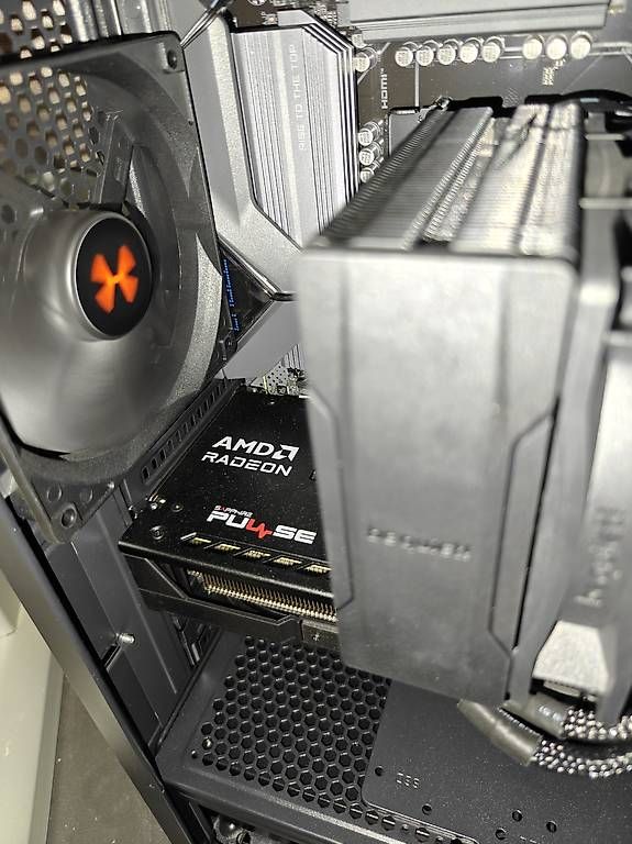 PC: Gaming PC MIFCOM 7500X3D 9060XT 16GB – Usato da Rorschacherberg venduto da phi_6897 1