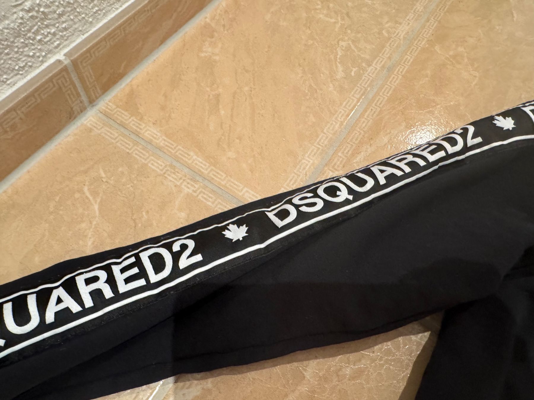 Dsquared2 Jacken: Dsquared2 coole Sweatshirtjacke, 16J 168 – Gebraucht aus Klingnau von Markus14 2