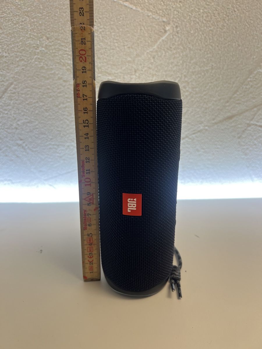 JBL Haut-parleurs: JBL Flip 5 Bluetooth Lautsprecher Schwarz  – D'occasion à Rotkreuz par Migu2012