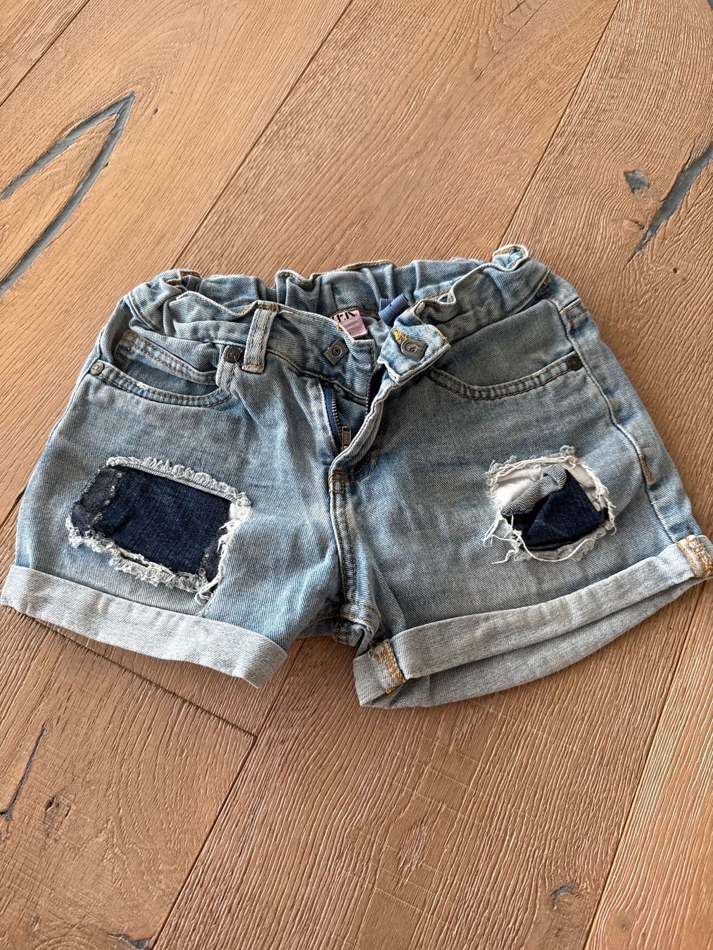 Pantaloni: YFK Jeansshorts Gr. 140 – Usato da Himmelried venduto da Dievole