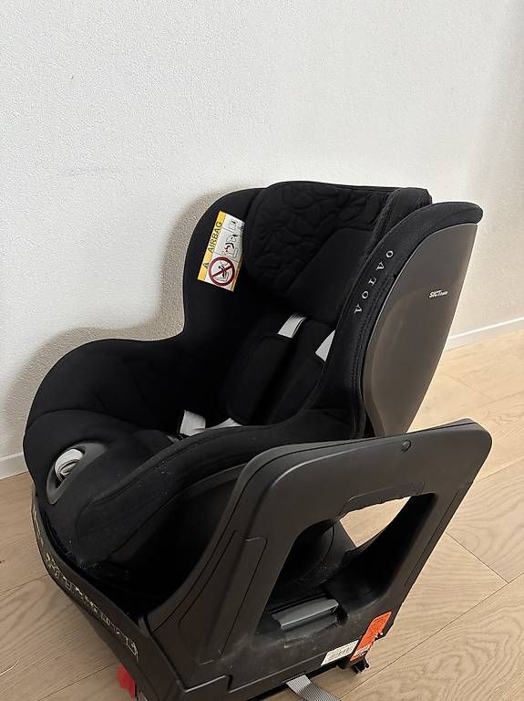 Britax Römer Seggiolini per auto: Britax Romer Swingfix M i size Volvo – Usato da Bevaix venduto da MPaw 1