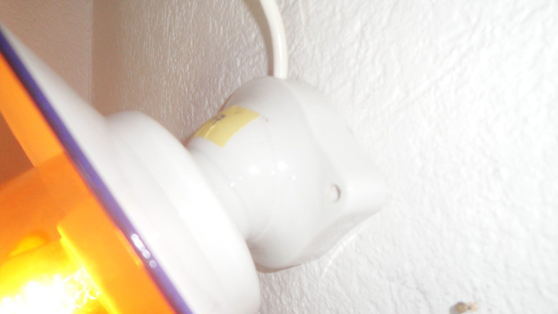 Lampade: Kellerlampe mit Emaillierter Lampenschirm – Usato da Zürich venduto da Paykan 3
