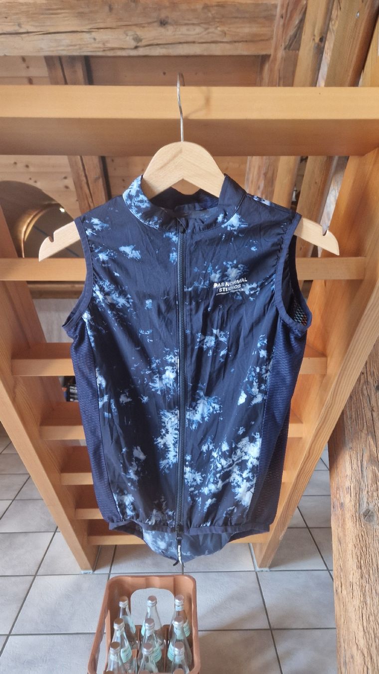 Pas Normal Studios Gilets: Pas Normal Studios Weste Damen S – D'occasion à Balsthal par Bananasplit7 1