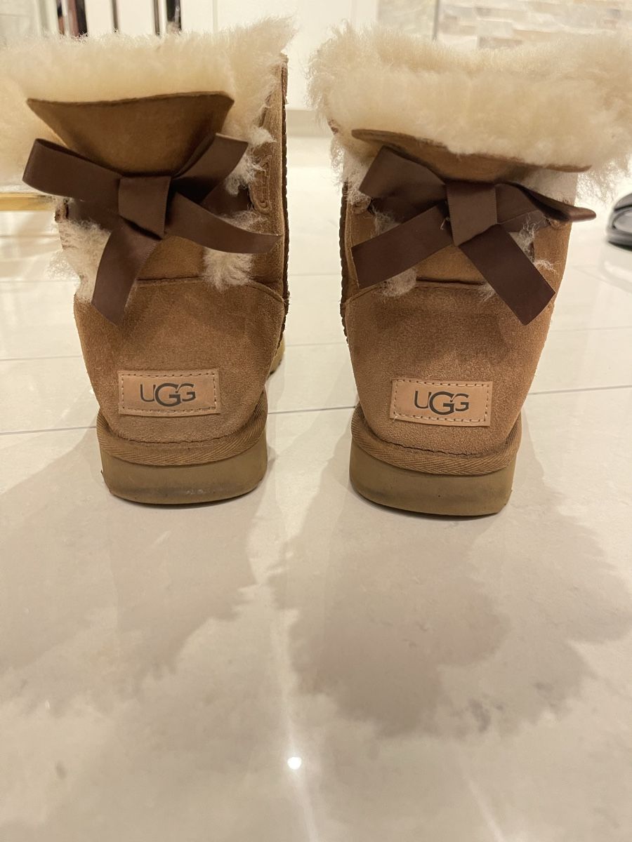 Ugg Damenschuhe: Ugg Boots Braun Gr. 38 mit Schleife – Gebraucht aus Spreitenbach von ayl_2s7b 1
