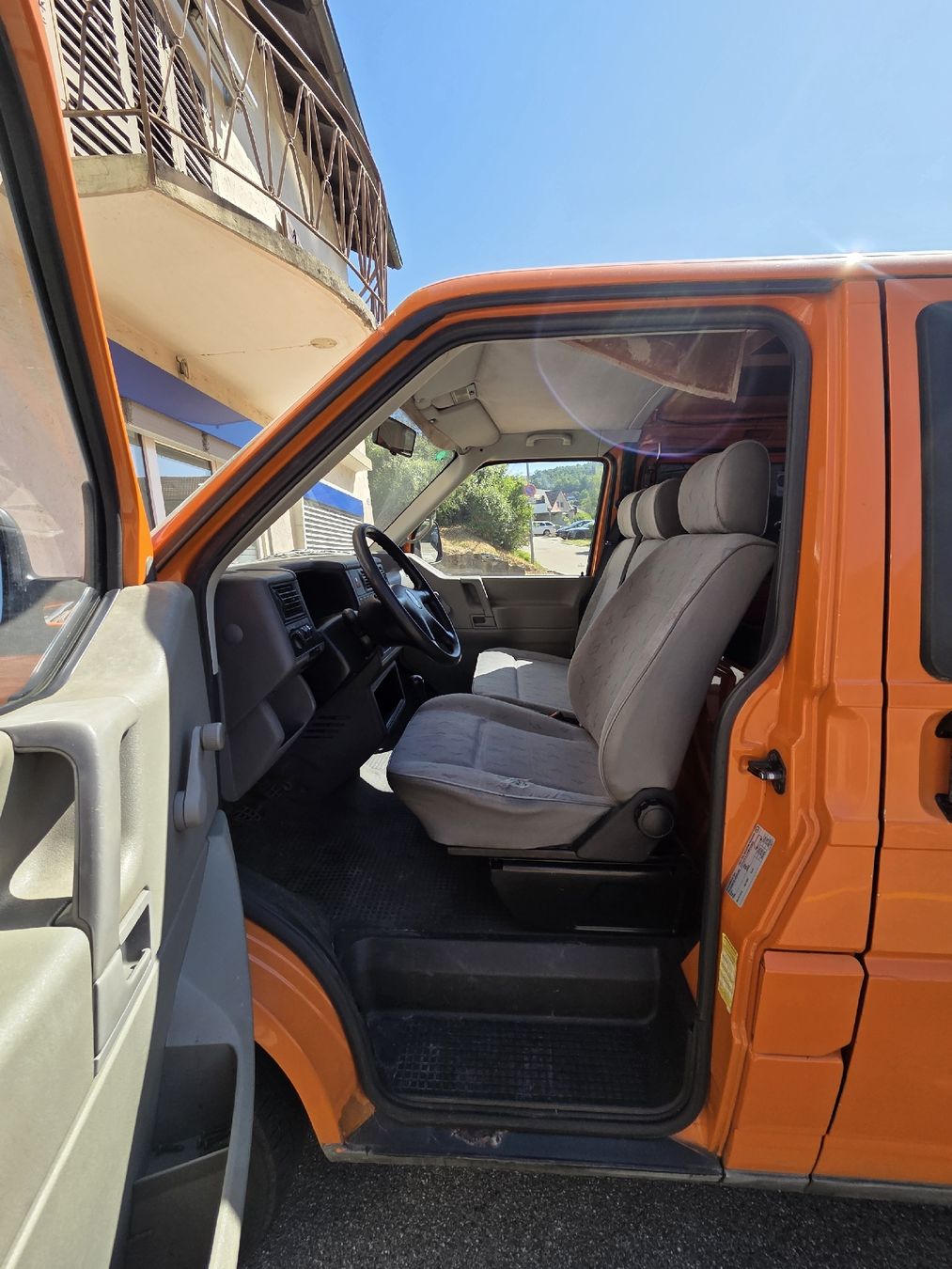 VW Nutzfahrzeuge: VW T4 Bus in gutem Zustand  – Gebraucht aus Birmensdorf ZH von lorena.g 1