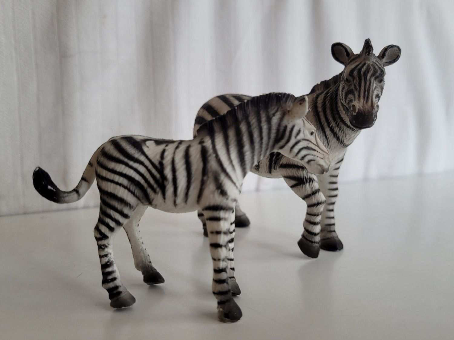 Figuren: 2 Stück, Zebra Tierfiguren in Miniaturform – Gebraucht aus Nottwil von echtMOMO 3