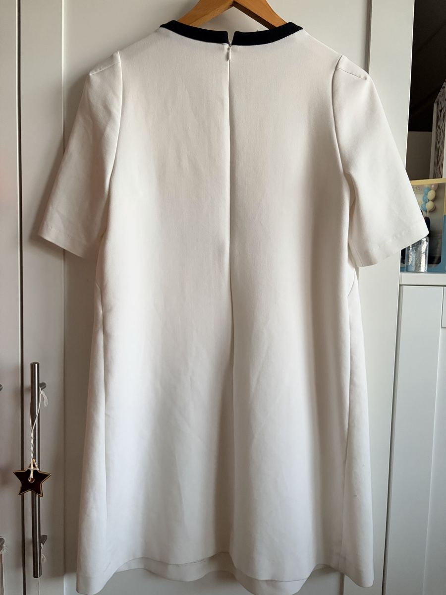 Tara Jarmon Vestiti: Robe Tara Jarmon blanc/marine Taille 36 – Usato da Rolle venduto da Fanjiette 3
