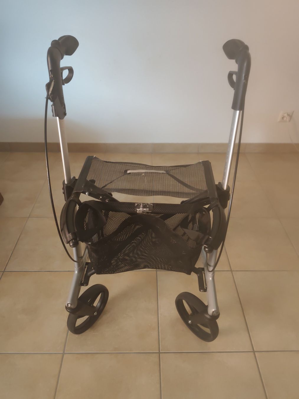 Aides à la marche: Déambulateur Gemino 2.0 bon état – D'occasion à Moudon par dupont65 3
