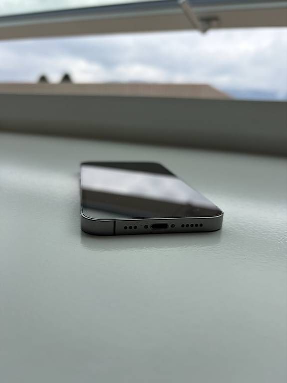 Portables: iPhone 12  64 GB  Very Good Condition  – D'occasion à Crans VD par hen_m2rb 2