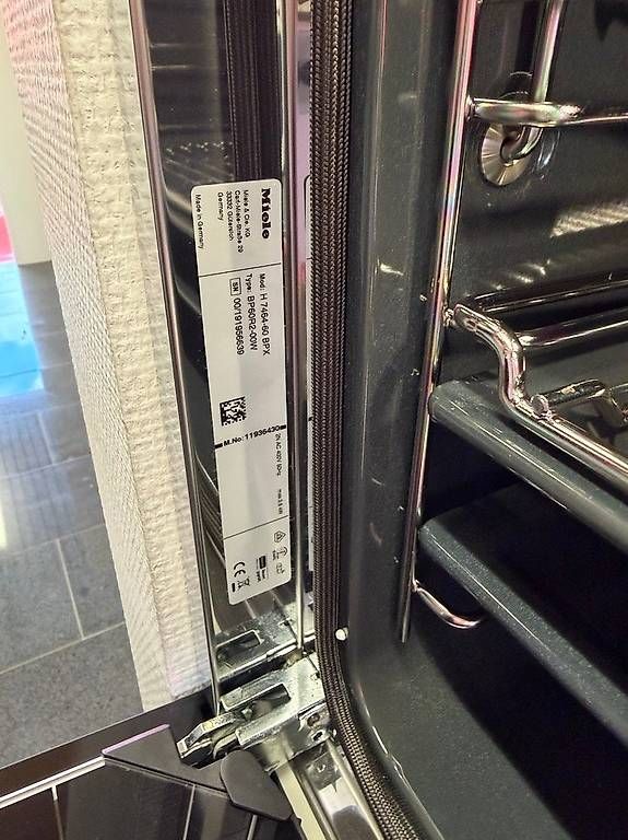 Backöfen: Miele Backofen H7464-60BPX Schwarz – Neu und originalverpackt aus Altstätten SG von Andrea_71 1