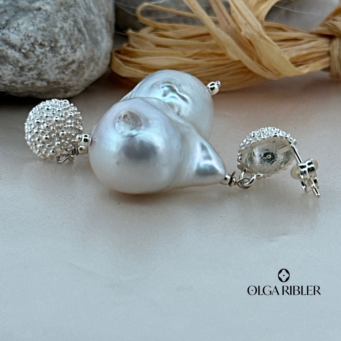 Olga Ribler Boucles d'oreille: Silber Ohrhänger mit Barock-Perle – Neuf (Voir description) à Luzern par MonikaS03 1