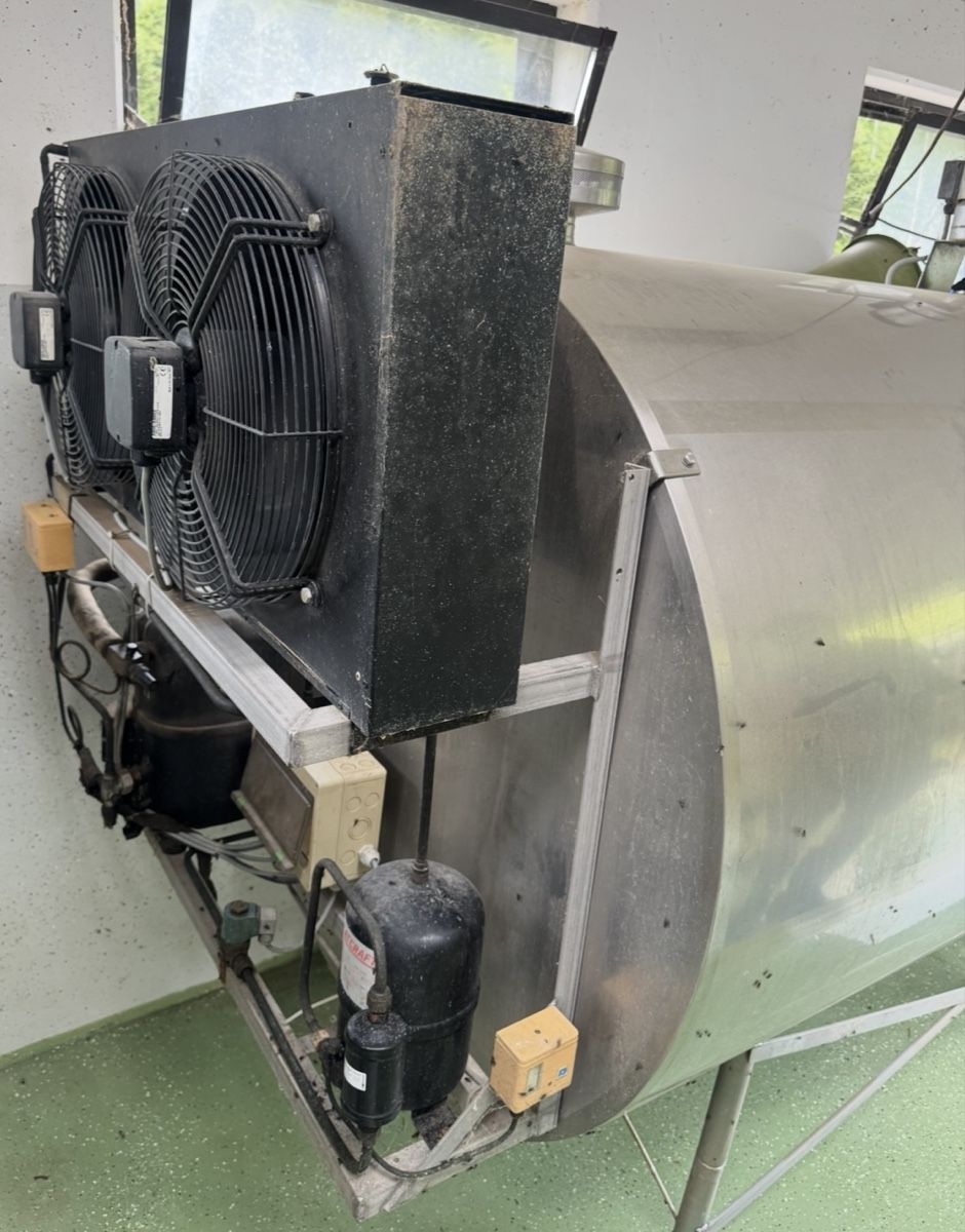 Tecnica di mungitura: Milchtank 2500Liter – Usato da Schwarzenbach SG venduto da mahaghonie 1