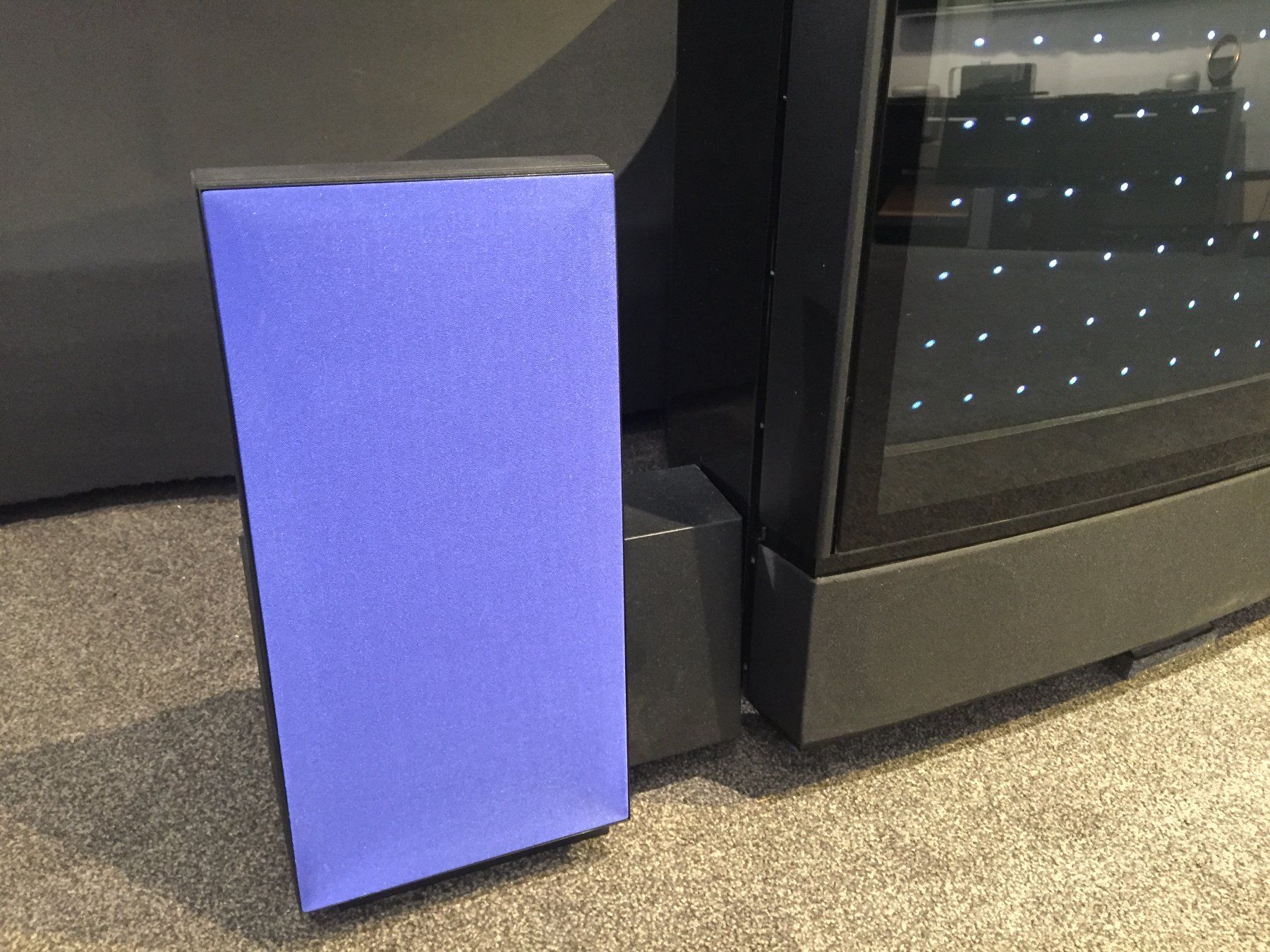 Bang & Olufsen Televisori: Bang & Olufsen MX6000 mit Beolab2500 – Usato da Würenlingen venduto da Schneiderhifi 3