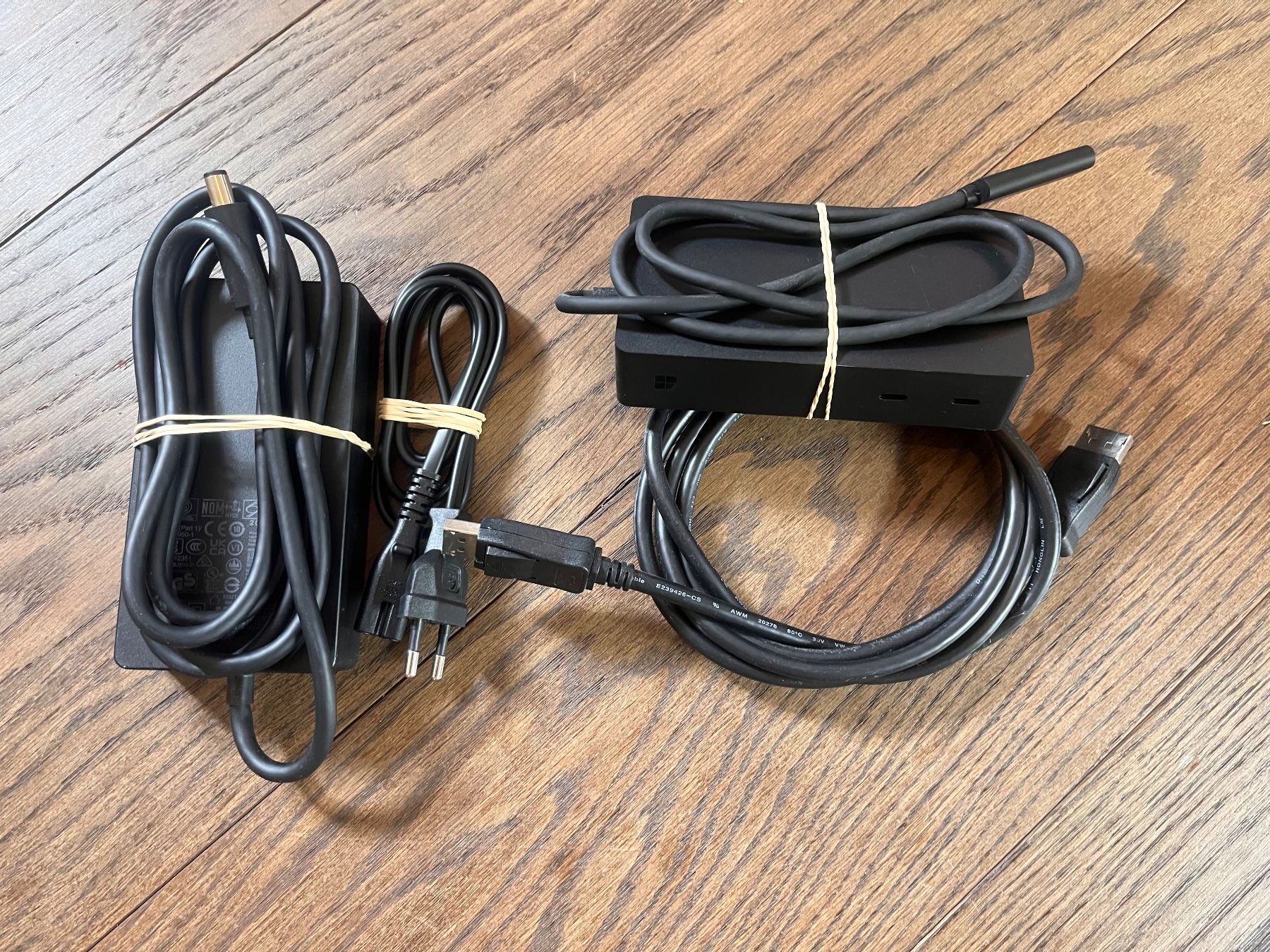 Microsoft Dockingstation: Microsoft Surface Dock 2 | Modell 1917 + Gratis DP Kabel – Neu (gemäss Beschreibung) aus Watt von Robin.z