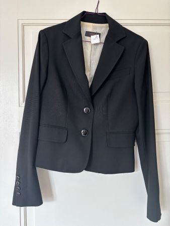 Schwarzer Blazer, tailliert