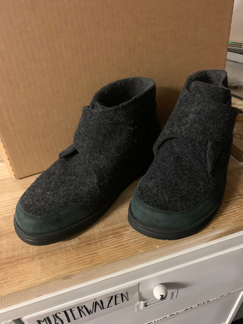 Scarpe da uomo: Ströber Bequemschuh Hausschuh Herren,  Anthrazit, Gr. 7 1/2 – Nuovo e nell'imballaggio originale da St. Gallen venduto da Miousch 5