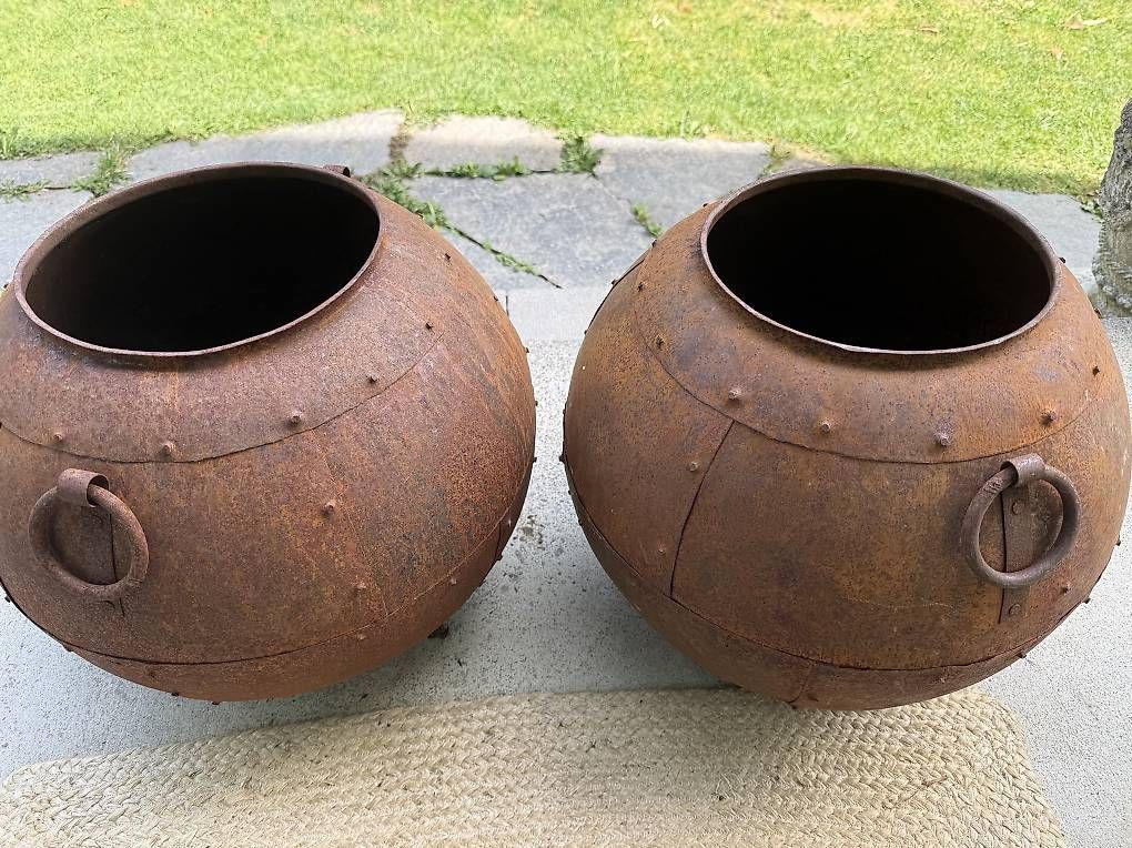 Vasi per fiori: Antiker indischer Wassertopf aus Eisen – Usato da Rüschlikon venduto da Sonnenschein567