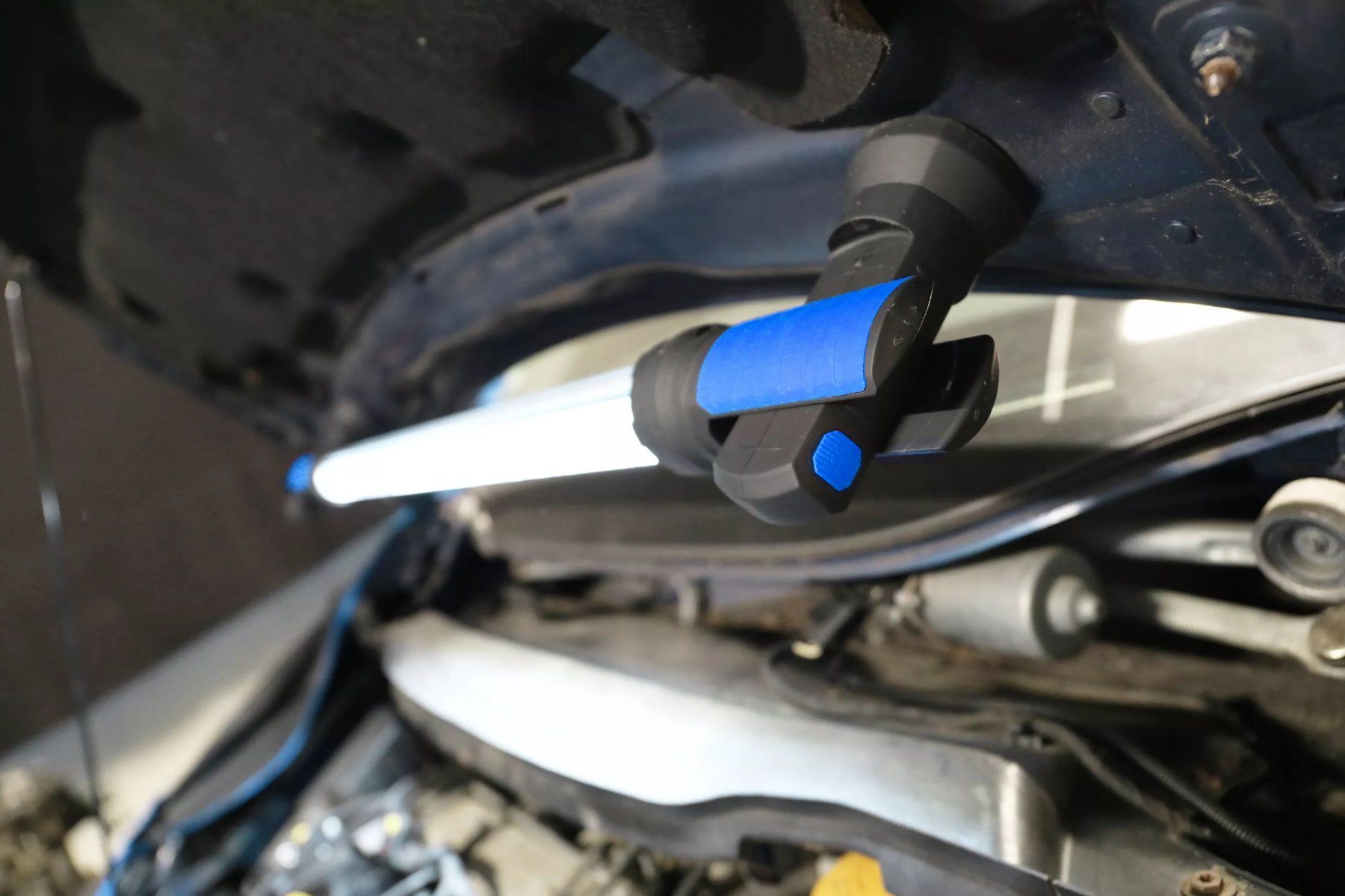 Lampen: LED-Motorhauben-Leuchte mit Akku – Neu und originalverpackt aus Dietikon von KFZ-Spezialwerkzeuge 4