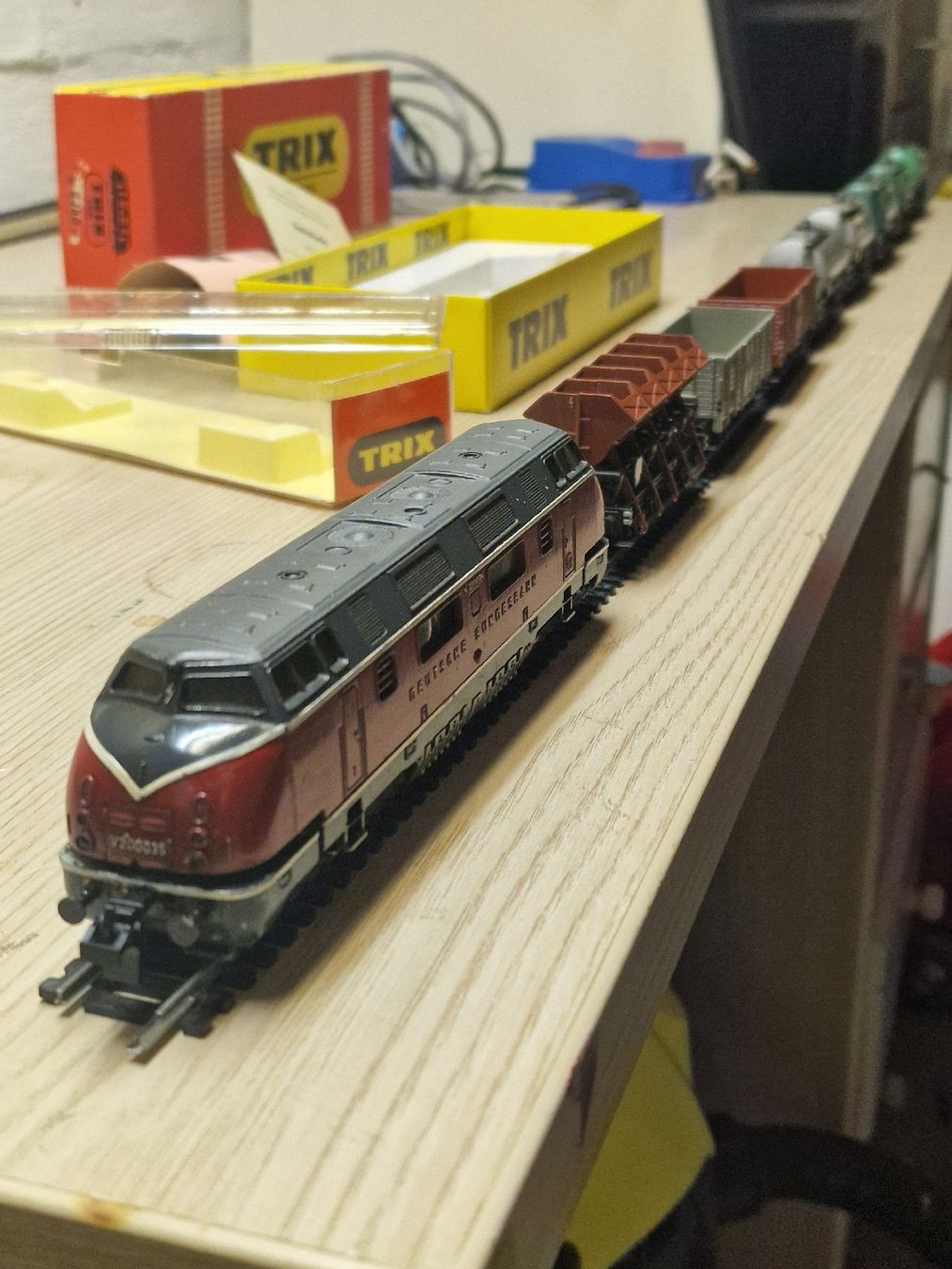 Trix Modellini di ferrovie: trix express HO mit trix Waggons  – Usato da Herzogenbuchsee venduto da ioa_zcm6