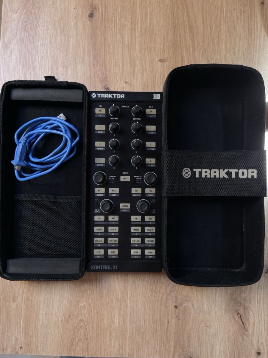 Sistema di controllo: Traktor Kontrol X1 MK1 - Inklusive Case – Usato da Bern venduto da dmy_n82l