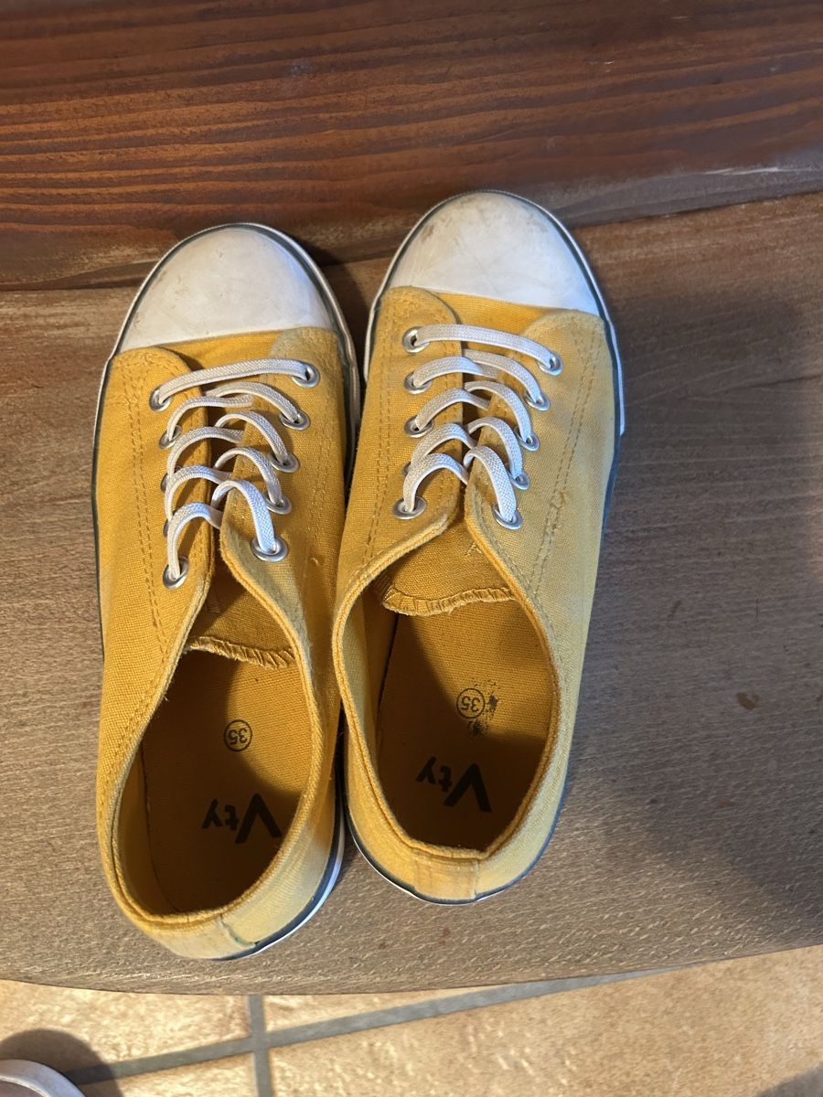 Scarpe da uomo: Gelbe Sneaker Gr. 35 – Usato da Illighausen venduto da Schneckli01 2