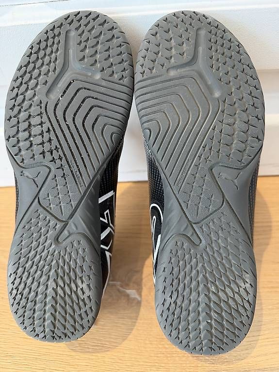 Schuhe für Jungen: Puma Hallenschuhe Grösse 34 – Gebraucht aus Otelfingen von che_26d5 1