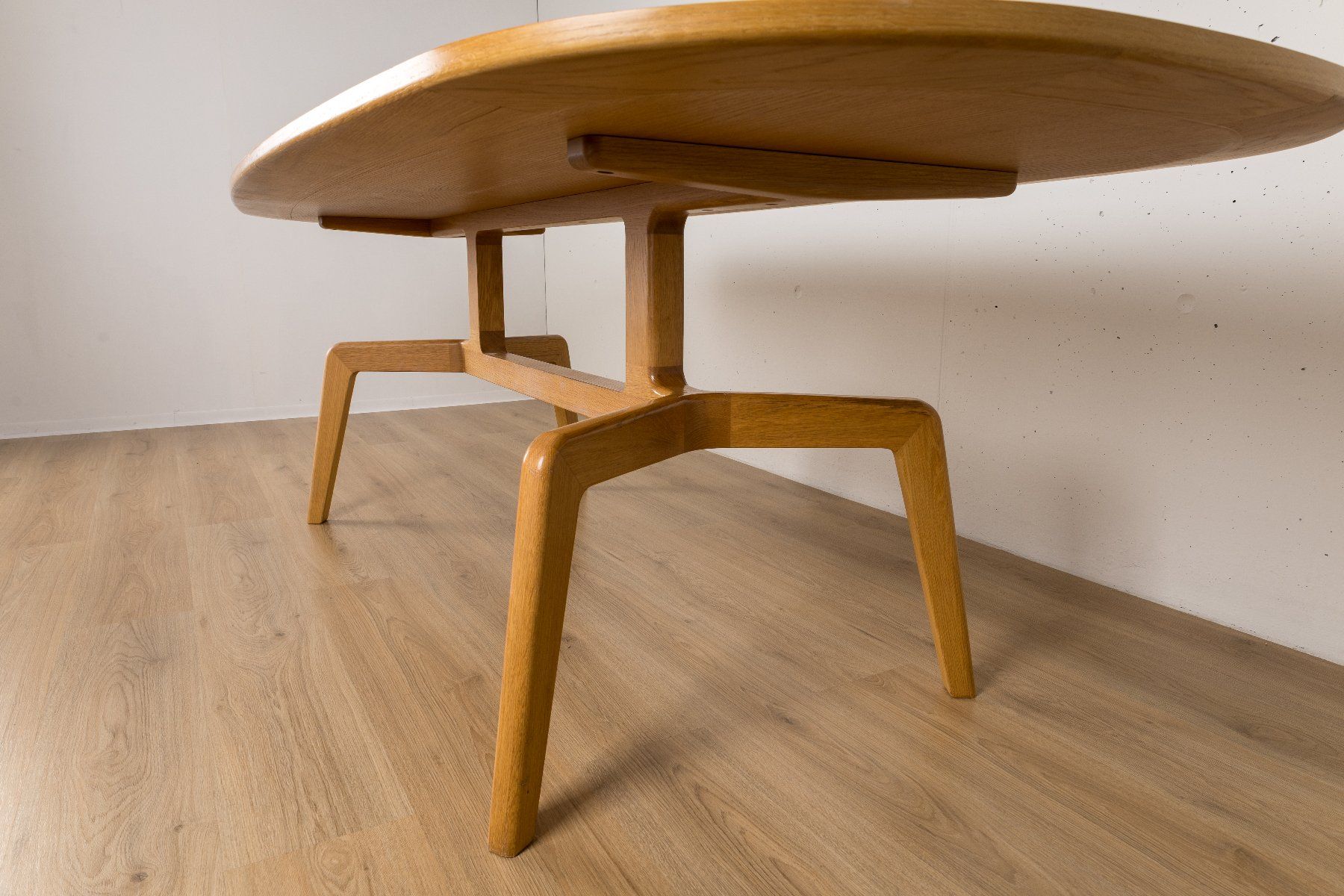 Alias Tavoli: Alfredo Häberli Alias Stabiles Oval Designeresstisch 690 – Usato da Winterthur venduto da Restored 5