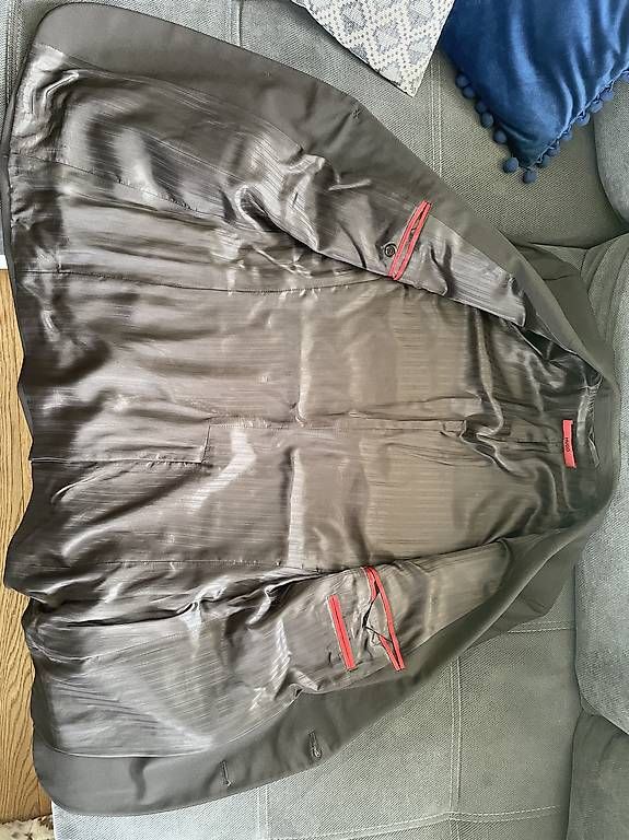 Completi: Hugo Boss Schurwolle Jacket Grösse 94 – Usato da Muttenz venduto da Style_2000 1